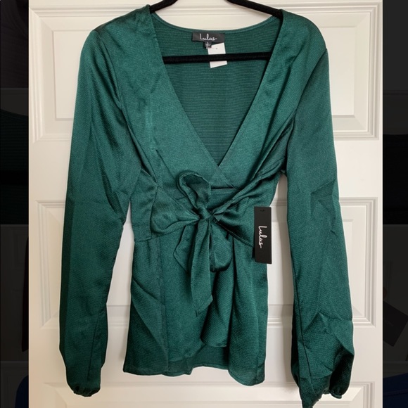 Lulus Tops - Lulu’s green satin top L NWT
